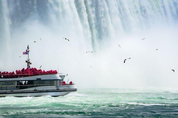 Niagara Falls Day Tour, Boat Cruise and Journey Behind the Falls