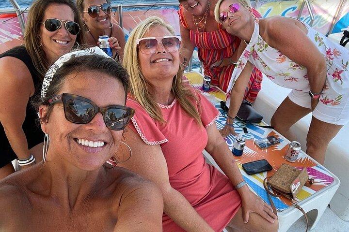 Cabo Escape Boat Tour: Music, Snorkeling, Open Bar & Lunch