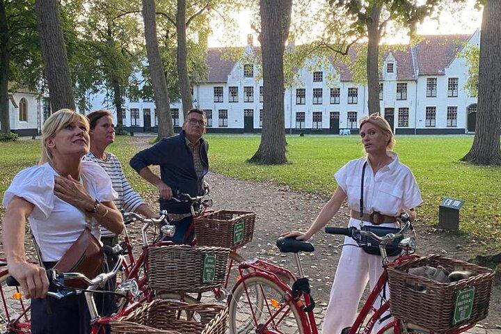 Bruges Guided Retro Biketour: Highlights, Hidden Gems & Tasting
