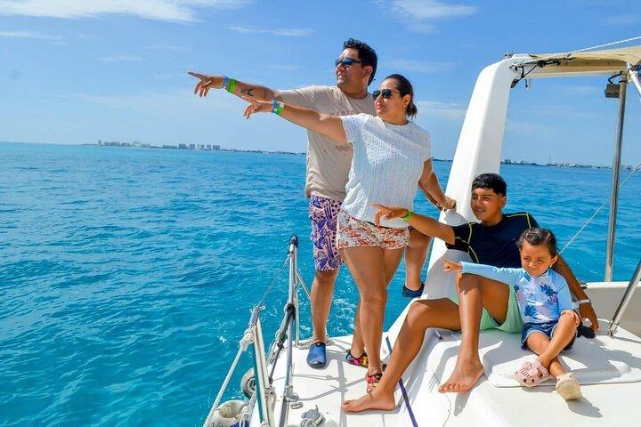 Isla Mujeres Rush : Catamaran Snorkeling and BUFFET in Beach Club