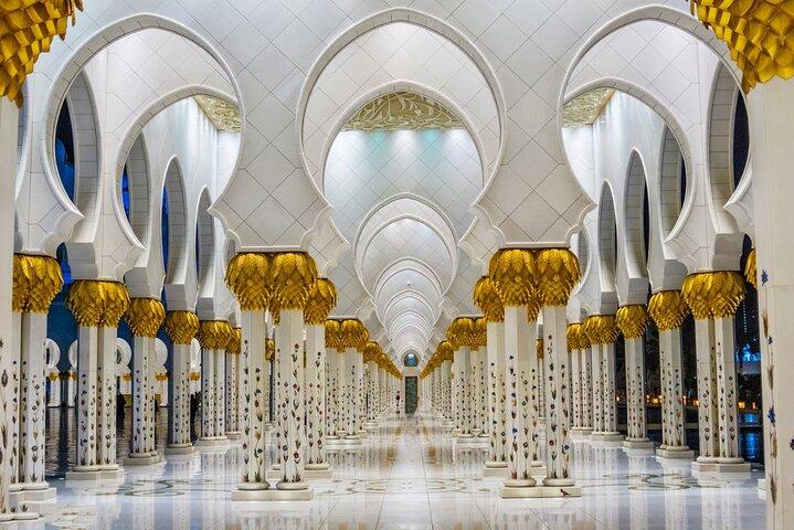 Abu Dhabi City Tour with Qasr Al Watan and TeamLab Phenomena