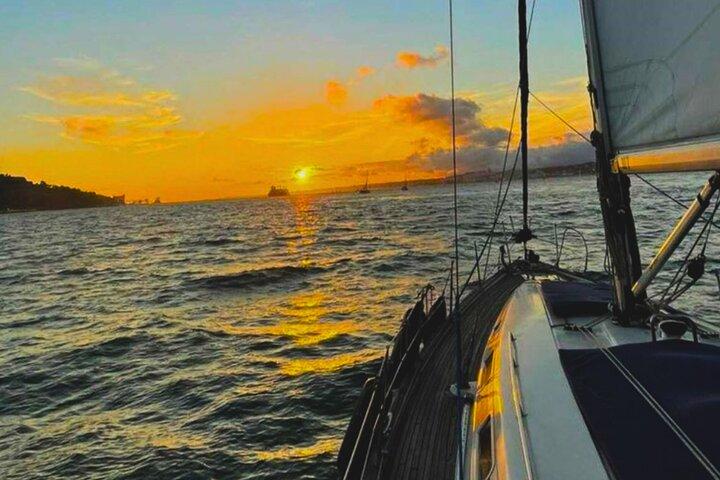 Sailboat Tour in Lisbon with drinks included | Morning and Sunset