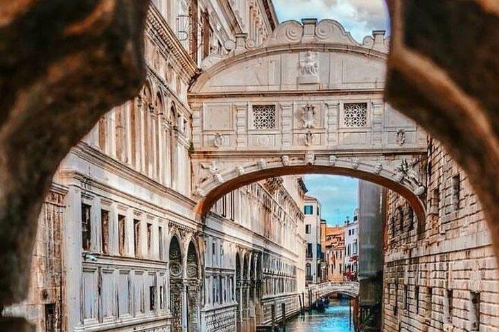 Exclusive 1-Hour VIP Private Gondola Ride with Champagne
