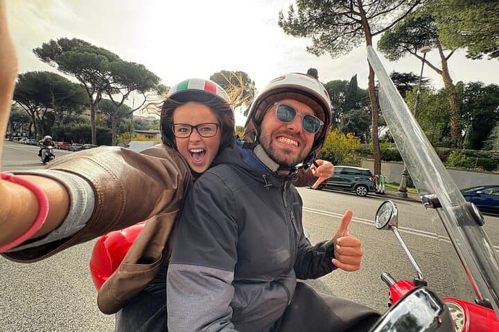 Rome Private Vespa Tour Pick-up from Hotel