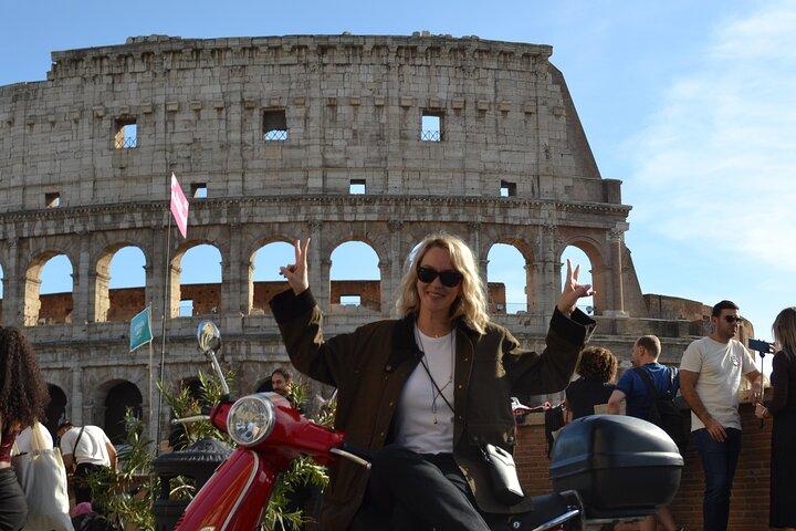 Roma Private Solo Vespa Tour with Pick Up, Drop Off and Tiramisu
