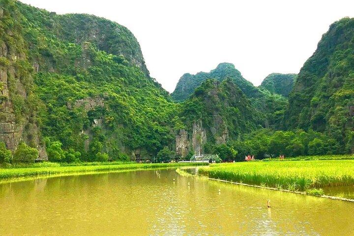 Ninh Binh Deluxe Day Tour (Hoa Lu, Tam Coc & Mua Cave)