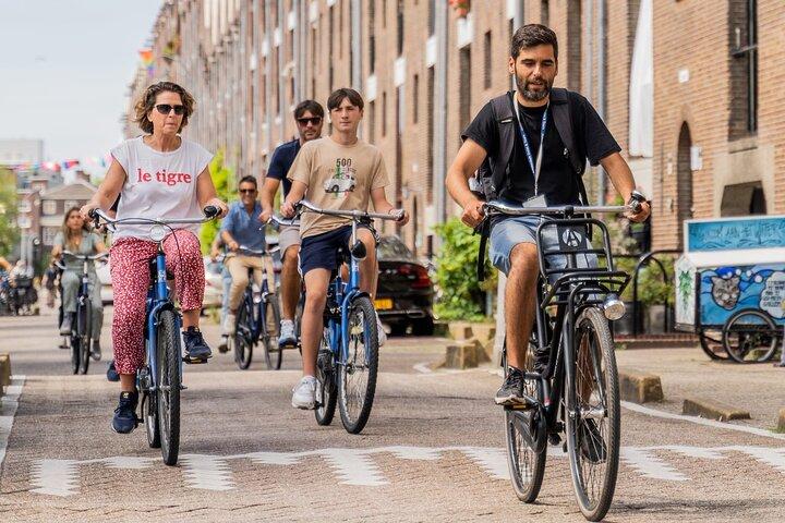 Amsterdam Small-Group Bike Tour With Canal Cruise, Drinks, Cheese