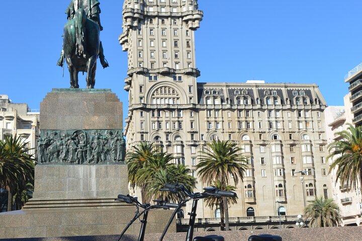 Montevideo E-Bike tour: Historic center +Rambla (90min)