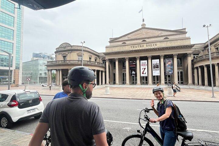 Montevideo E-Bike tour: Historic center +Rambla (90min)