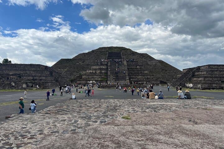 Teotihuacan and Basilica of Guadalupe Tour from Mexico City