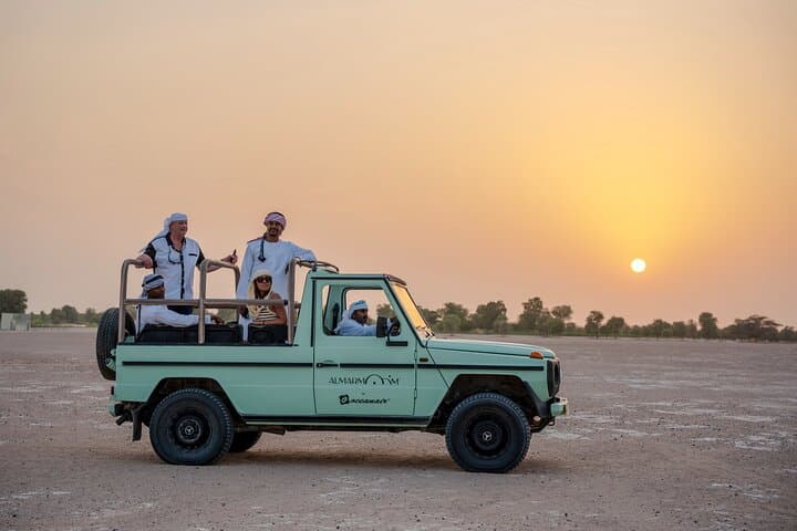 Dubai: Al Marmoom Oasis Vintage Safari: Camels, Stargazing & Meal
