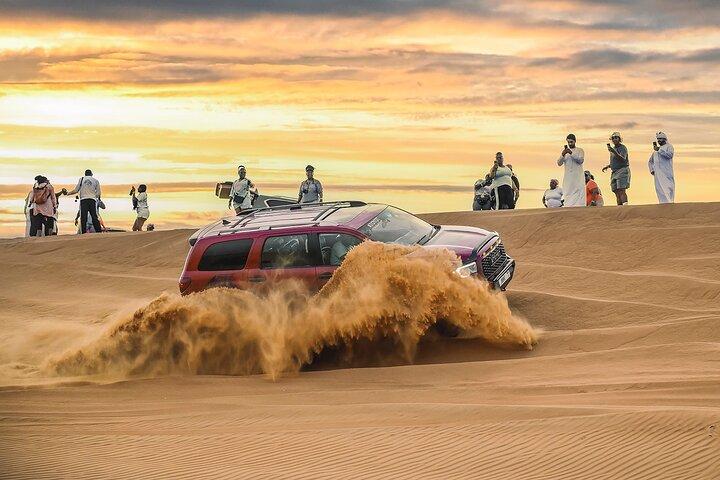 Dubai Tour and Desert Safari: Sand Boarding & BBQ Dinner Combo