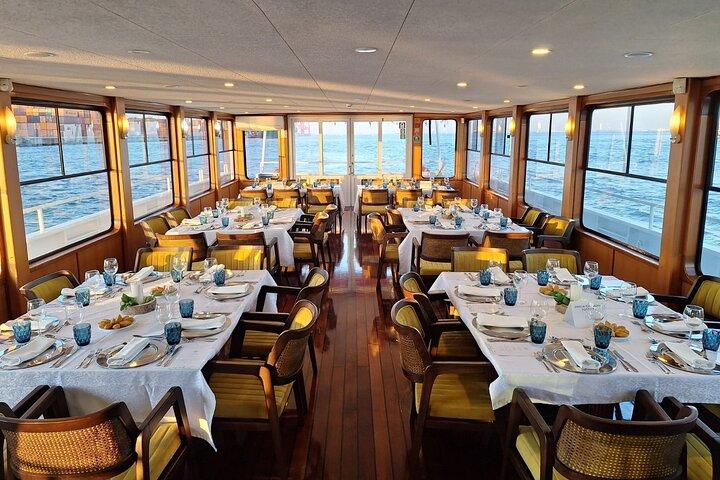Lisbon Dinner Cruise with Live Jazz on the Tagus River