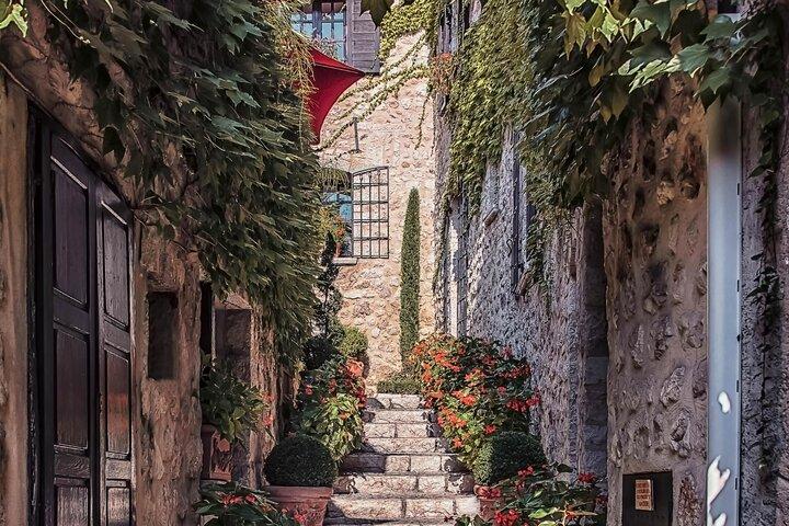 From Nice: Cannes, Antibes and St Paul de Vence Private Tour