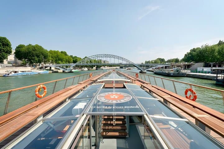 Seine River 1-Hour Sightseeing Cruise Eiffel Tower Departure