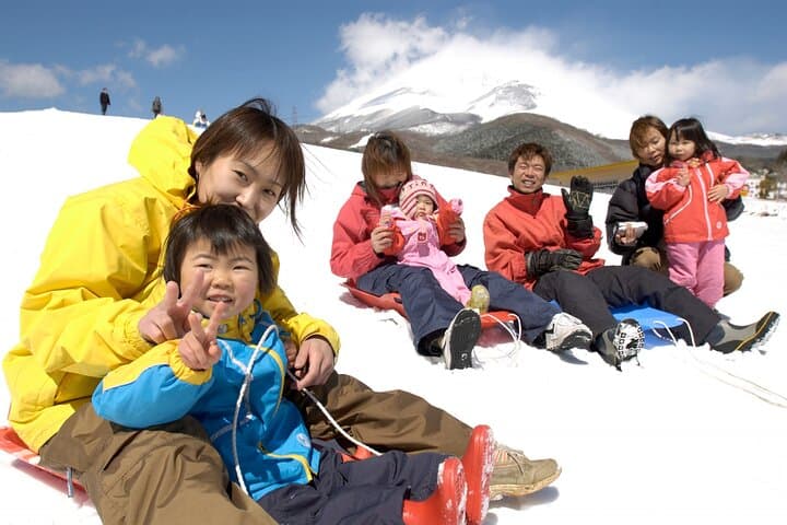 From Tokyo / Shinjuku: Fujiyama Snow Resort Yeti One Day Ski Trip
