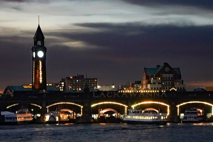 NYC New Year's Eve Fireworks Cruise with Open Bar & Buffet Dinner