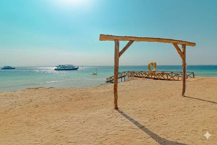 Magawish Island Snorkeling, Diving Cruise With Lunch – Hurghada