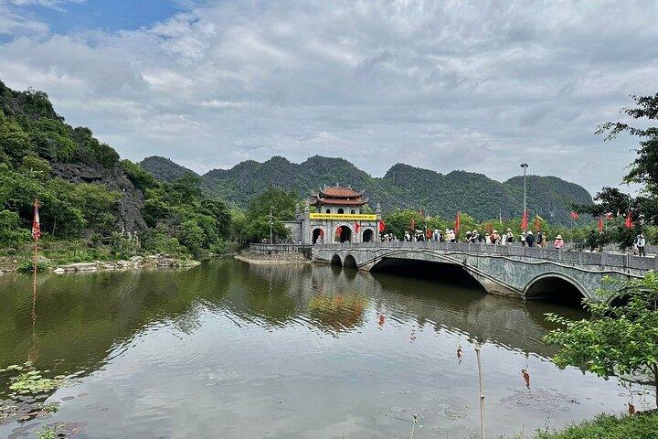 1-Day Private Tour to Ninh Binh: Tam Coc & Hoa Lu
