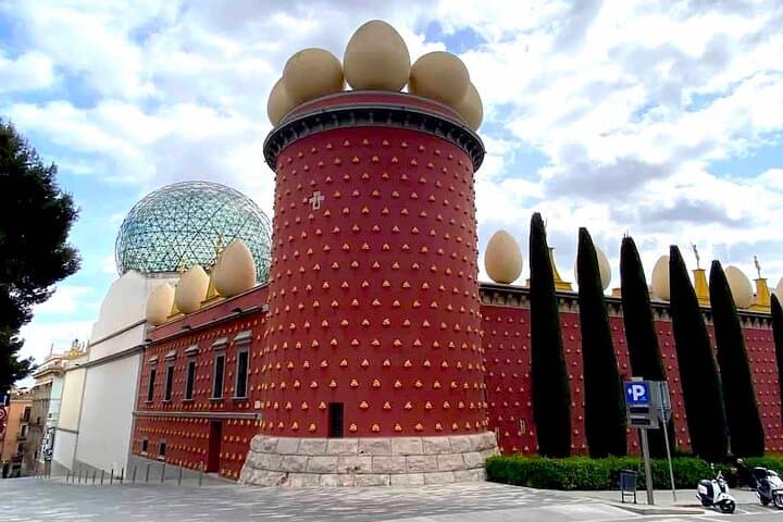 Private Dalí Tour: Museum, Cadaques House from Barcelona Pick up