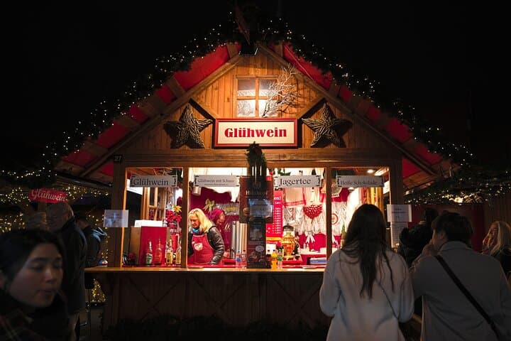 Hamburg Christmas: Private Walking Tour with Glühwein