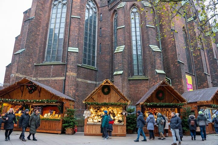 Hamburg Christmas: Private Walking Tour with Glühwein