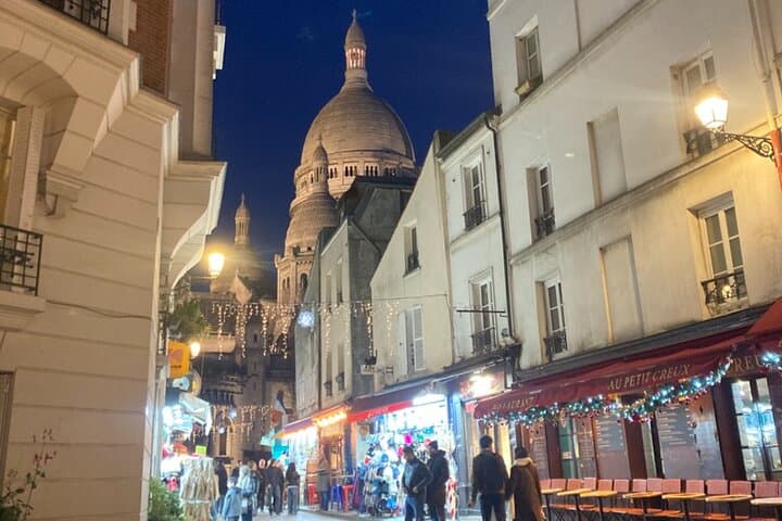 Paris Montmartre Guided Walking Tour with Small Tastings