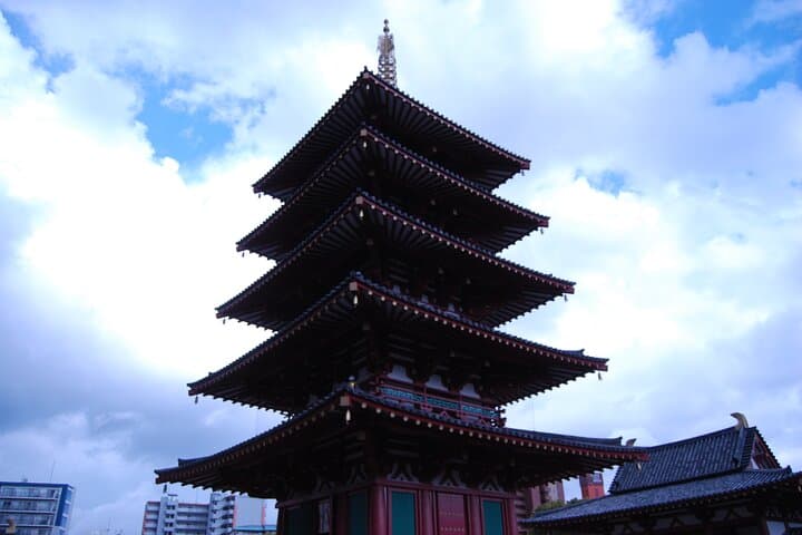 Osaka: Shitennoji Temple Private Tour with Entry Tickets