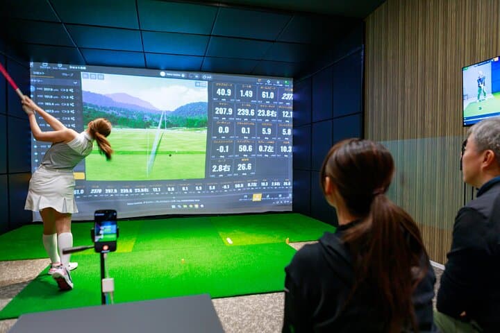 Private Indoor Golf Shinjuku Trackman 4 and Rentals Included