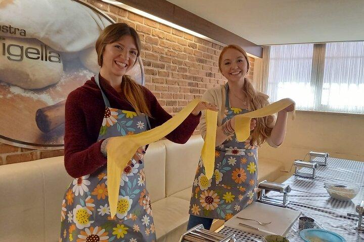 Verona: Pasta and Tiramisu Cooking Class With Free Flowing Wine