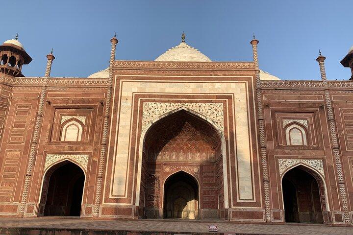 Kolkata to Taj Mahal Same-Day Tour by Flight with Private Guide