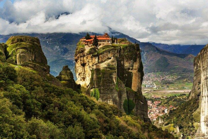 Meteora Monasteries Full-Day Private Tour from Athens