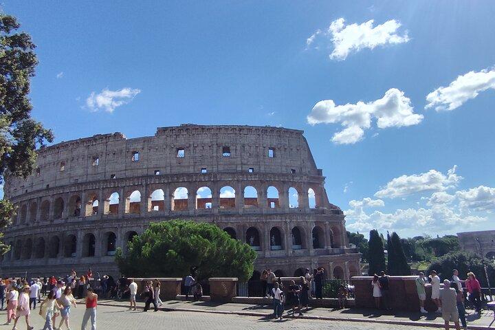 Rome Tours in the Colosseum and Roman Forum without lines.