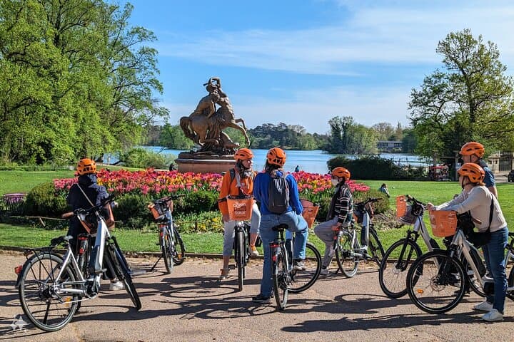 4h Complete Lyon Experience: E-Bike, Food Tasting & Old Town Walk