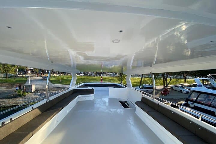2 Hour Truly Private Yacht Exclusively for Family and Friends