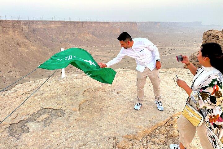 Short 3-Hour Second Edge of the World Tour: Darb Al-Manjour Trail