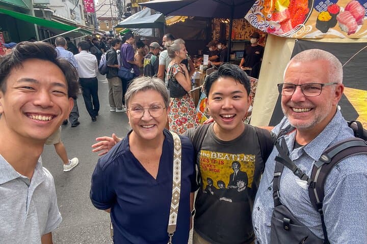 Tsukiji Market Foodie Tour with 5 Tastings in Tokyo