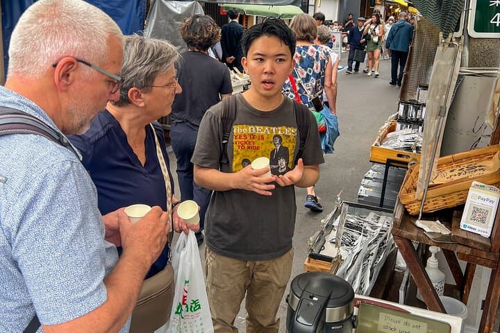 Tsukiji Market Foodie Tour with 5 Tastings in Tokyo