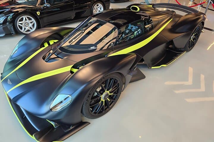 Dubai Luxury Car Showroom Tour with Drop off at Dubai Mall 2 Hour