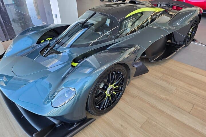Dubai Luxury Car Showroom Tour with Drop off at Dubai Mall 2 Hour