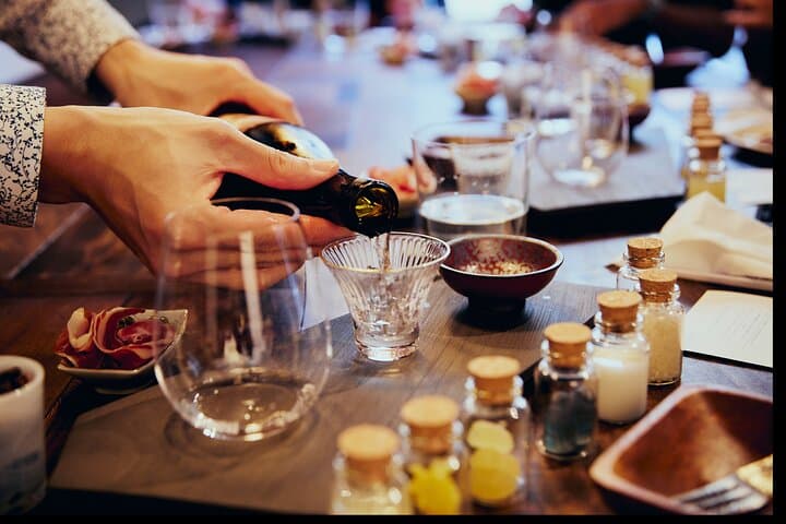 Sake Omakase in Tokyo: Guided Tasting by Certified Sommeliers