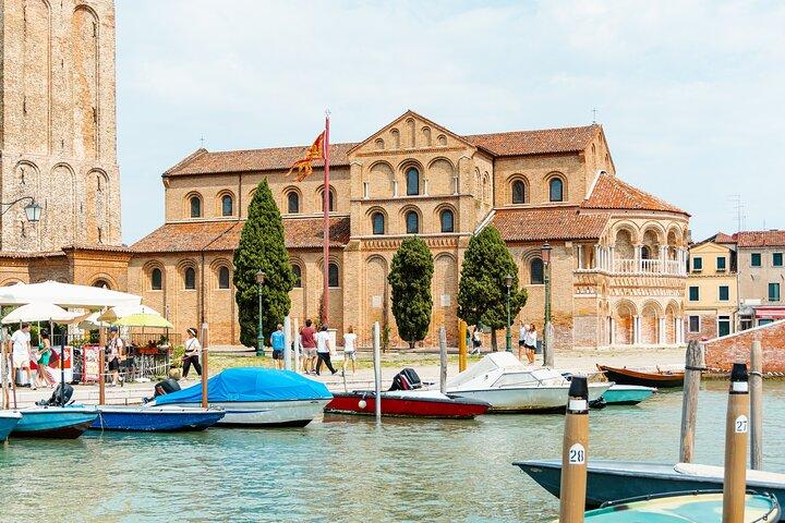 Murano Glass Blowing and Burano Tour from Venice
