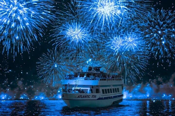 NYC New Year's Eve Fireworks Cruise with Open Bar & Buffet Dinner