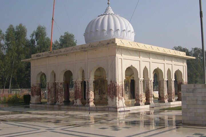 Skih Yatra in Pakistan 5 Days Lahore Tour