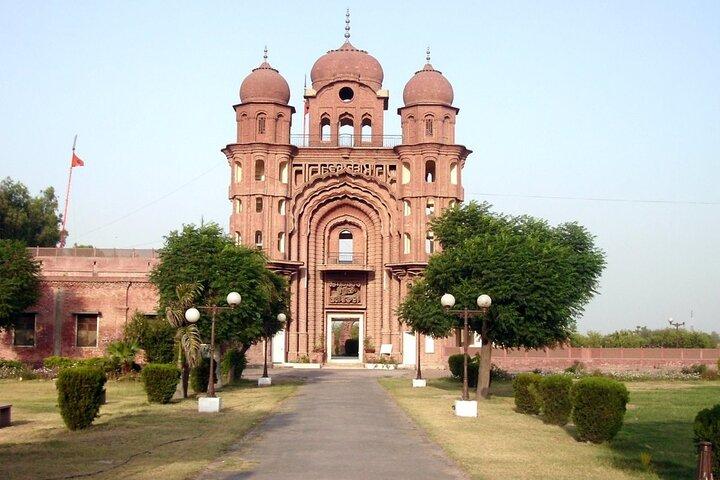 Skih Yatra in Pakistan 5 Days Lahore Tour