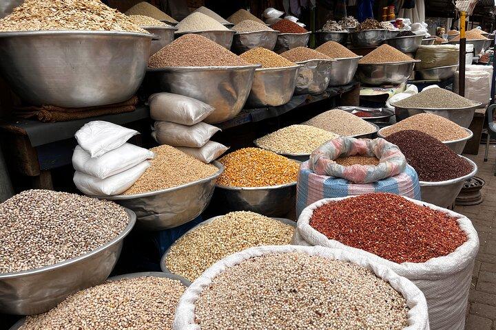 Makola & Kantamanto market food tasting - Private Tour