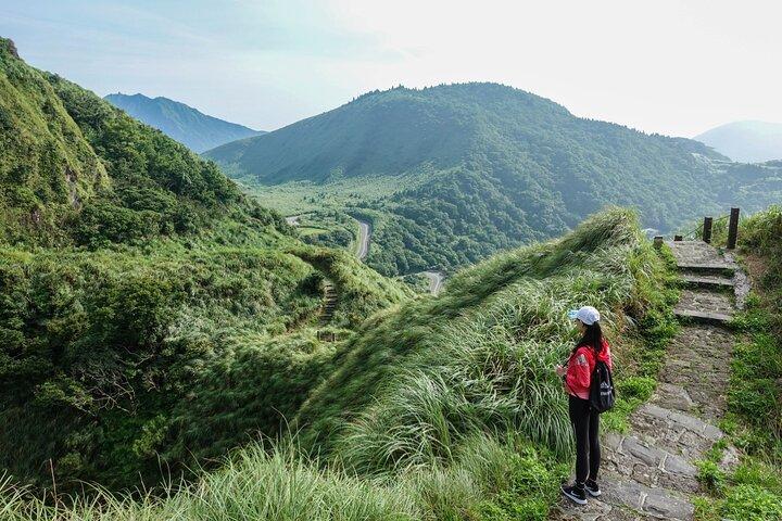 Private Yangmingshan National Park Hiking Day Tour from Taipei