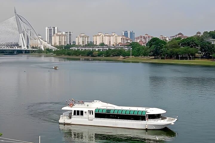 Private Putrajaya Tour with Lake Cruise Ticket Half Day