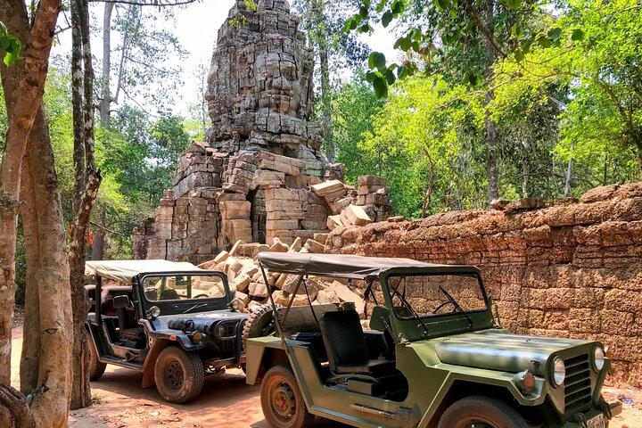 Angkor Wat Sunrise Private Tour by Vintage Jeep