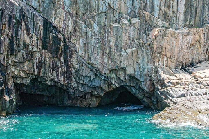 Yacht Cruise Double Sea Arches in Hong Kong UNESCO Geopark